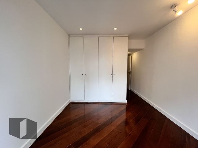 Apartamento para alugar com 4 quartos, 200m² - Foto 11