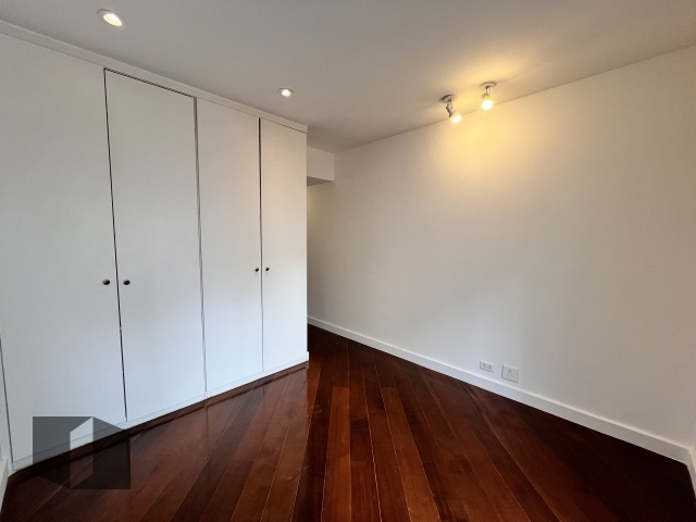 Apartamento para alugar com 4 quartos, 200m² - Foto 12