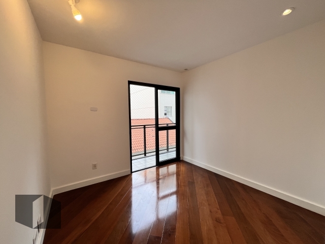 Apartamento para alugar com 4 quartos, 200m² - Foto 10