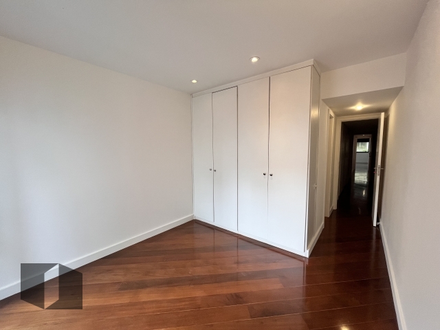 Apartamento para alugar com 4 quartos, 200m² - Foto 13