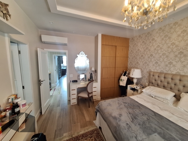 Apartamento para alugar com 3 quartos, 224m² - Foto 12