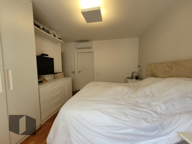 Apartamento para alugar com 4 quartos, 300m² - Foto 12