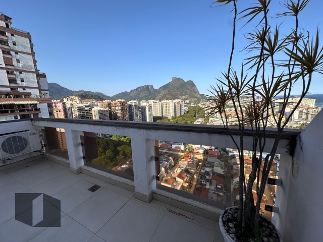 Cobertura à venda com 3 quartos, 222m² - Foto 2