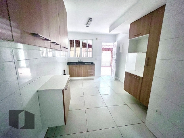 Casa à venda com 5 quartos, 222m² - Foto 15