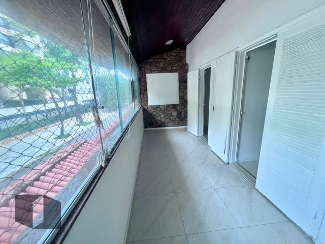 Casa à venda com 5 quartos, 222m² - Foto 1