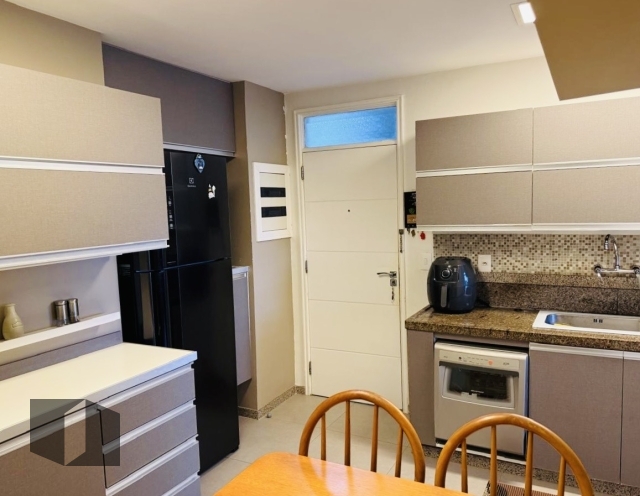 Apartamento à venda com 3 quartos, 140m² - Foto 17