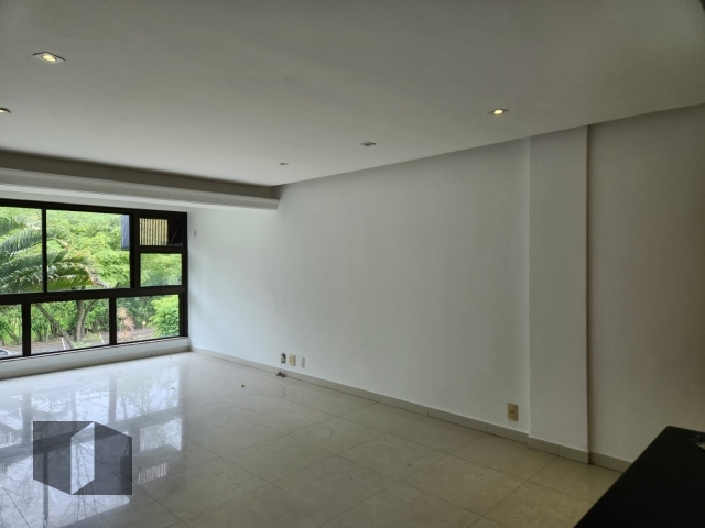 Apartamento à venda com 3 quartos, 103m² - Foto 2