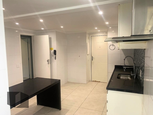 Apartamento à venda com 3 quartos, 140m² - Foto 21