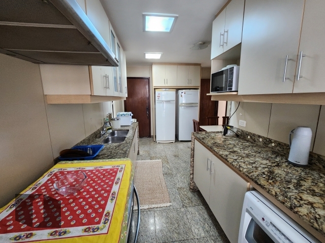 Apartamento para alugar com 3 quartos, 145m² - Foto 17