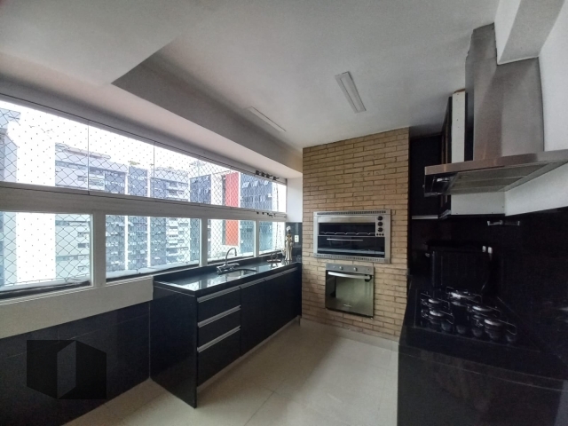 Apartamento à venda com 3 quartos, 151m² - Foto 1