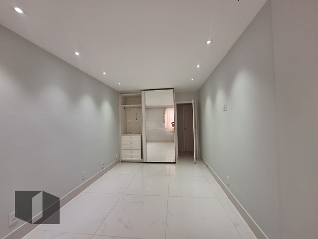 Apartamento à venda com 4 quartos, 215m² - Foto 17