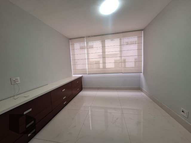 Apartamento à venda com 4 quartos, 215m² - Foto 14