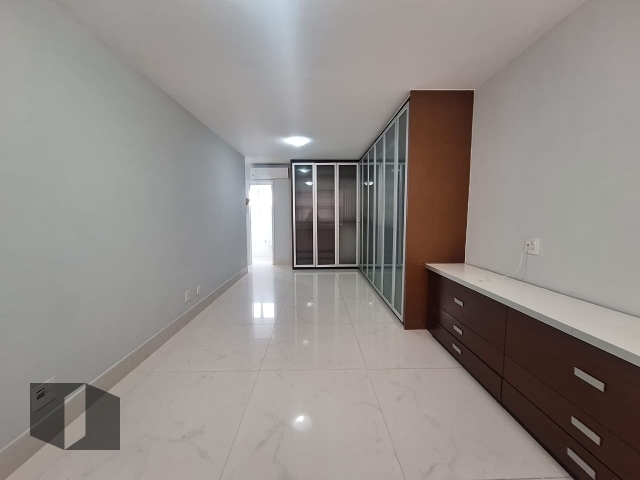 Apartamento à venda com 4 quartos, 215m² - Foto 13