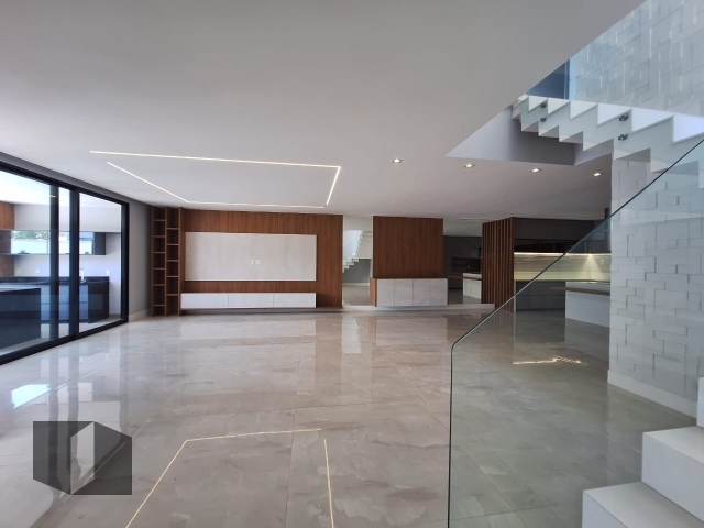 Casa à venda com 5 quartos, 358m² - Foto 4