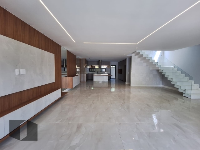 Casa à venda com 5 quartos, 358m² - Foto 3