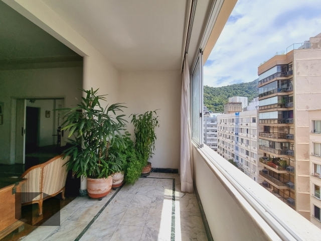 Apartamento à venda com 3 quartos, 240m² - Foto 3