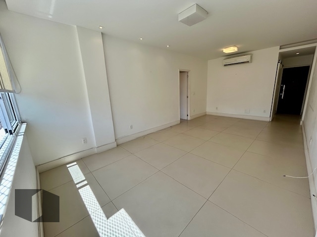 Apartamento à venda com 3 quartos, 90m² - Foto 1