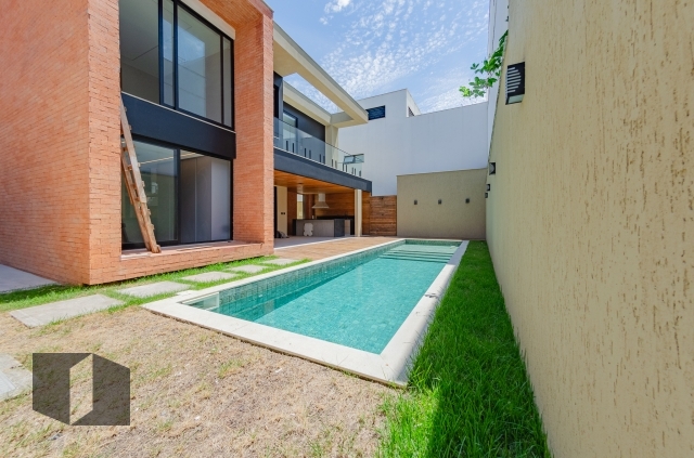 Casa à venda com 5 quartos, 353m² - Foto 9