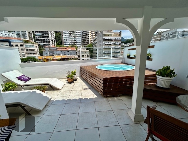 Cobertura, 3 quartos, 216 m² - Foto 2