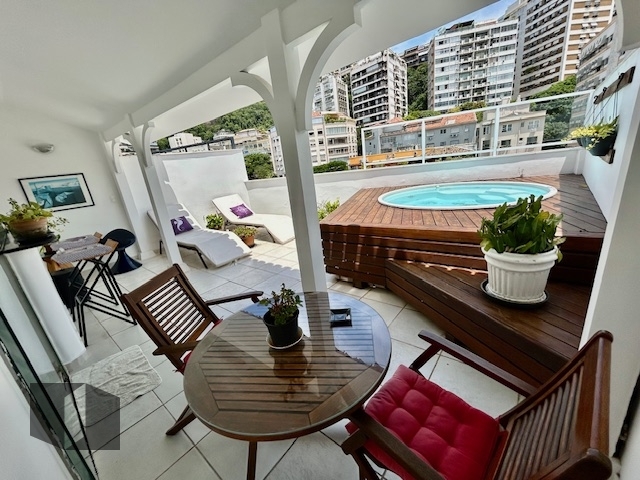 Cobertura, 3 quartos, 216 m² - Foto 1