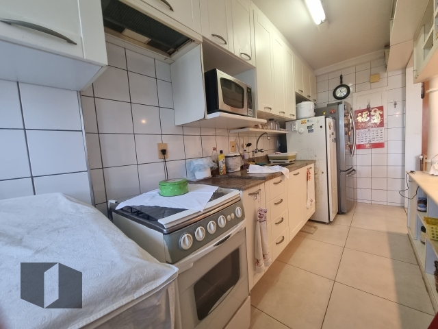 Apartamento à venda com 2 quartos, 70m² - Foto 13