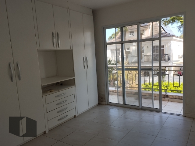 Casa para alugar com 4 quartos, 213m² - Foto 13