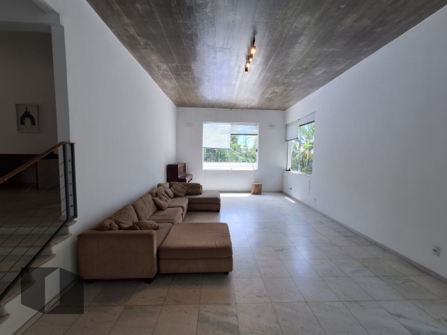 Casa para alugar com 4 quartos, 600m² - Foto 11