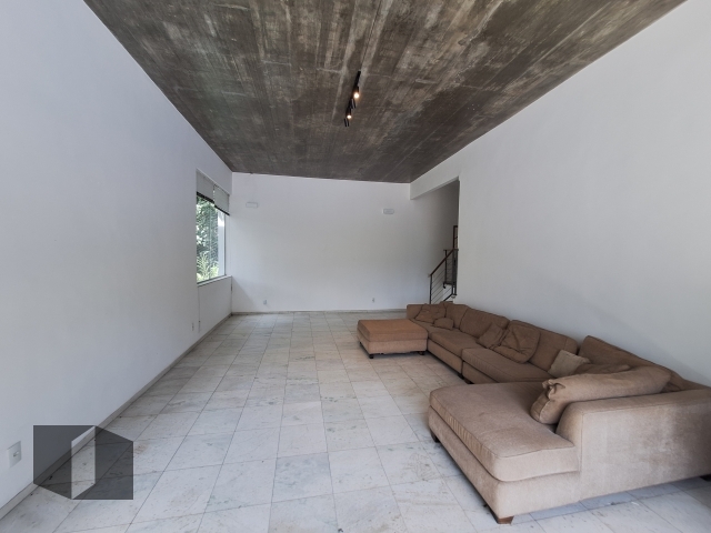 Casa para alugar com 4 quartos, 600m² - Foto 10