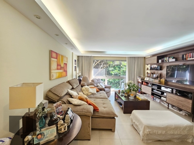 Apartamento à venda com 3 quartos, 125m² - Foto 2