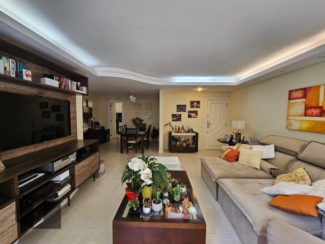Apartamento à venda com 3 quartos, 125m² - Foto 3