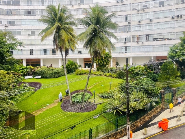 Apartamento à venda com 4 quartos, 228m² - Foto 2