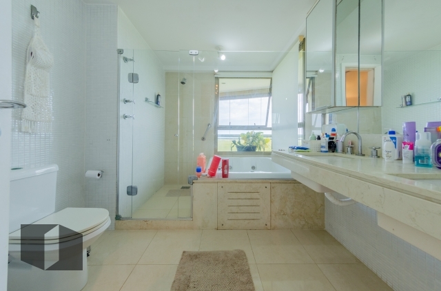 06 banheiro suite 1.jpg