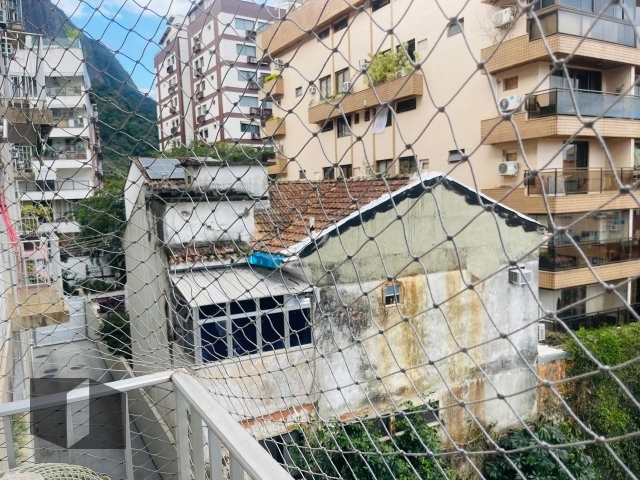 Apartamento à venda com 2 quartos, 71m² - Foto 2