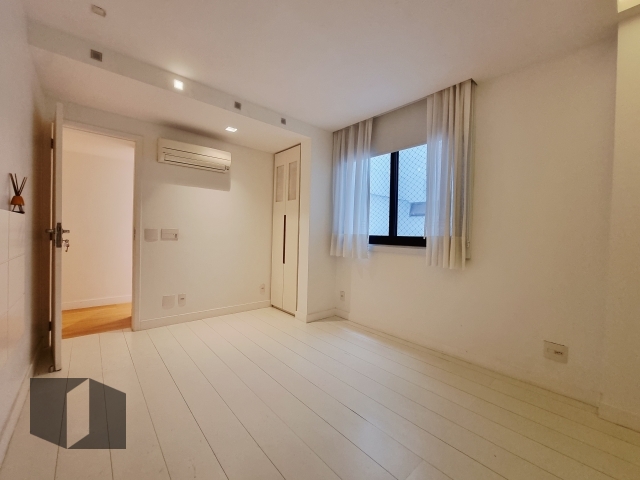 Apartamento à venda com 4 quartos, 224m² - Foto 12