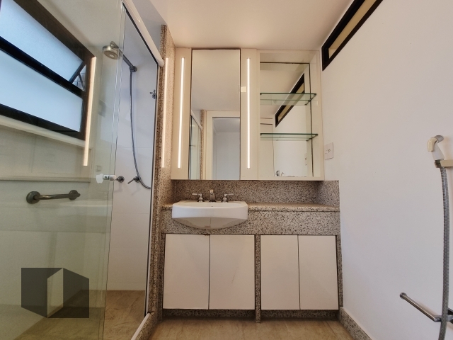 Apartamento à venda com 4 quartos, 224m² - Foto 18