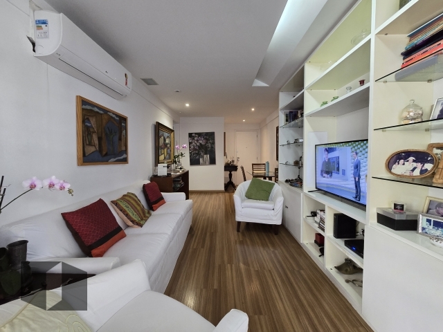 Apartamento à venda com 2 quartos, 77m² - Foto 2