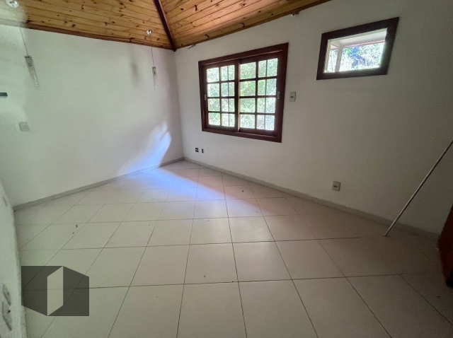 Casa à venda com 6 quartos, 294m² - Foto 12