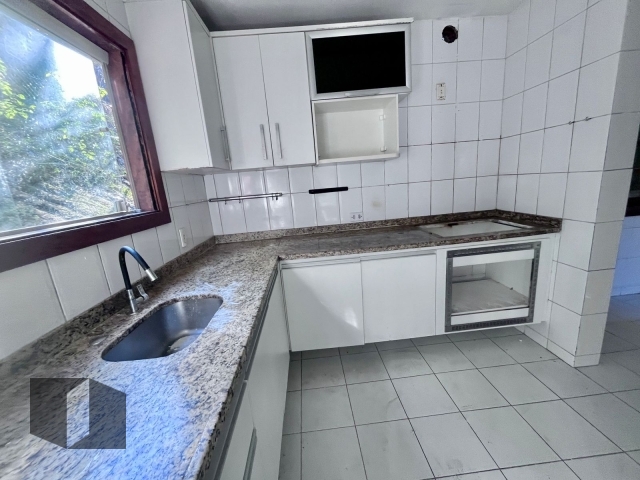 Casa à venda com 6 quartos, 294m² - Foto 27