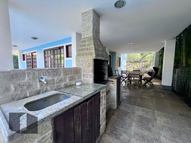 Casa à venda com 6 quartos, 294m² - Foto 5