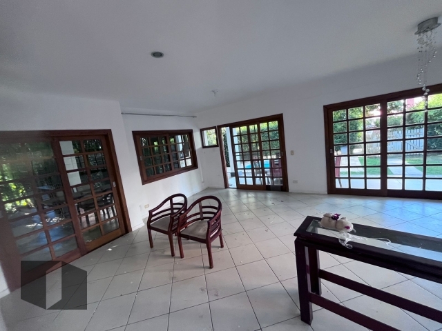 Casa à venda com 6 quartos, 294m² - Foto 10