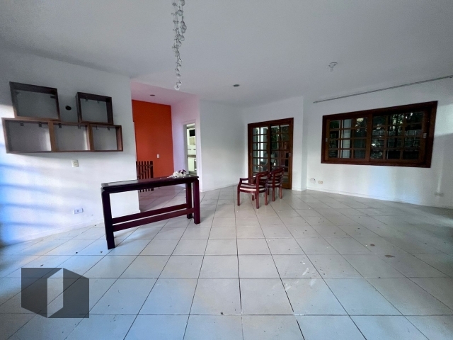 Casa à venda com 6 quartos, 294m² - Foto 9