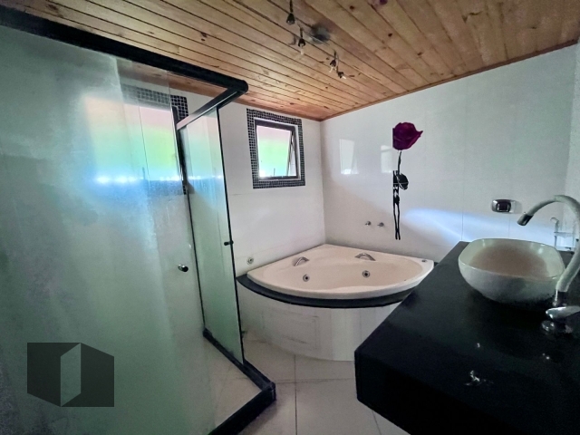 Casa à venda com 6 quartos, 294m² - Foto 14