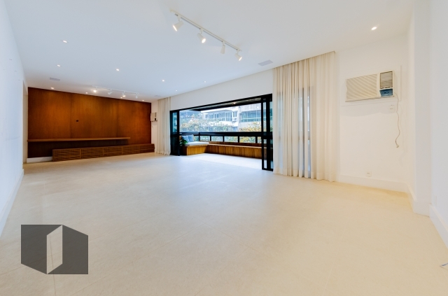 Apartamento à venda com 4 quartos, 220m² - Foto 1