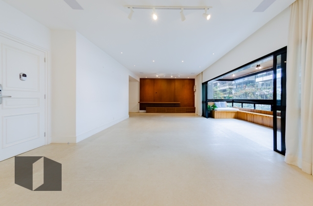 Apartamento à venda com 4 quartos, 220m² - Foto 2