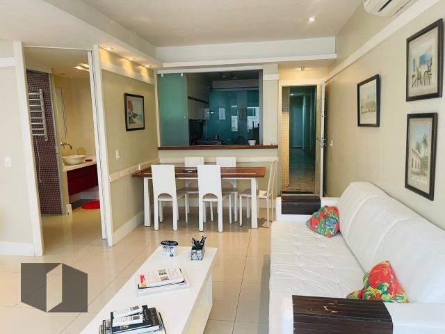 Apartamento à venda com 2 quartos, 70m² - Foto 2