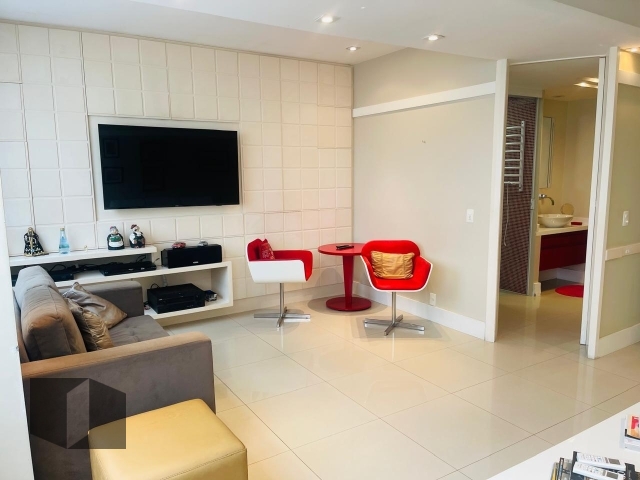 Apartamento à venda com 2 quartos, 70m² - Foto 3