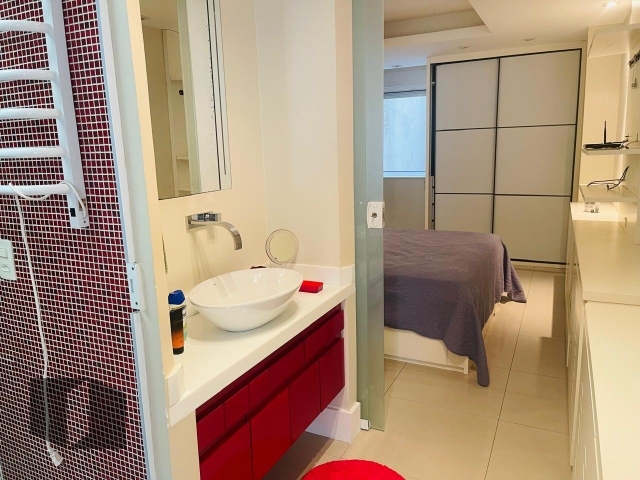 Apartamento à venda com 2 quartos, 70m² - Foto 4