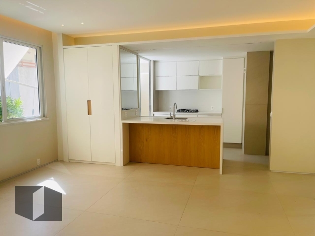 Apartamento à venda com 3 quartos, 95m² - Foto 2